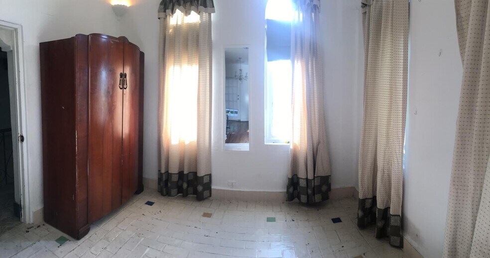 Building Photo - 100 NE 43rd St