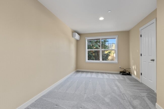Building Photo - 3bd/2.25ba Seattle Townhouse