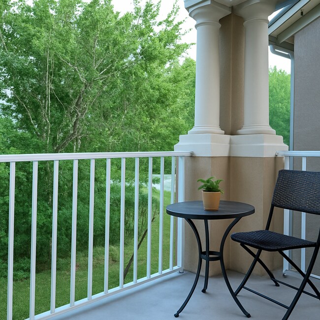 Building Photo - Capri at Hunters Creek - 2 WEEKS RENT FREE...