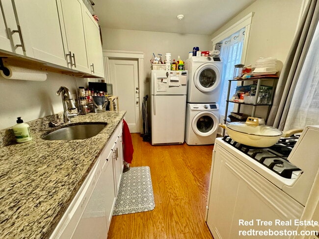 Building Photo - 1992 Commonwealth Ave