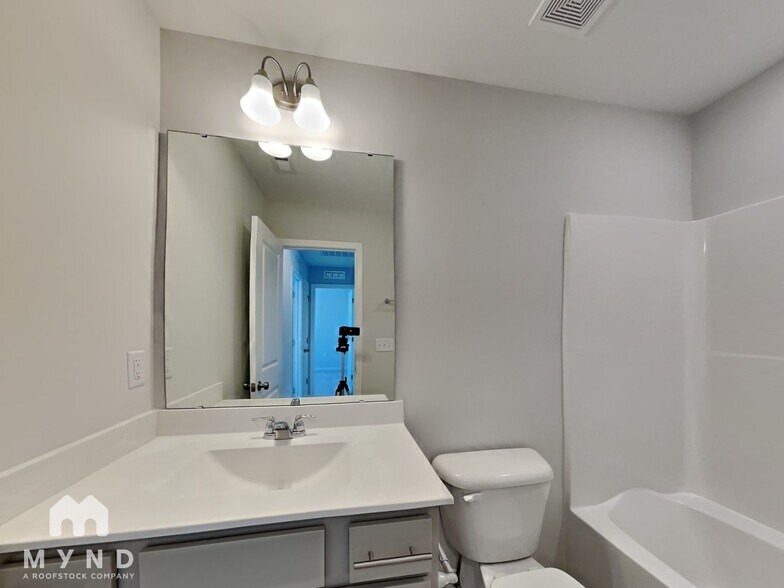 Building Photo - 1621 Trembley Pk Dr