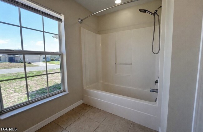 Building Photo - 2010 NE 13th Pl