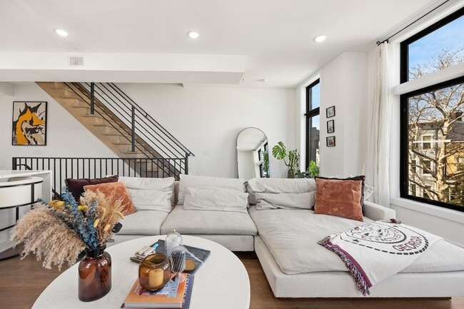 Building Photo - 121 Prospect St