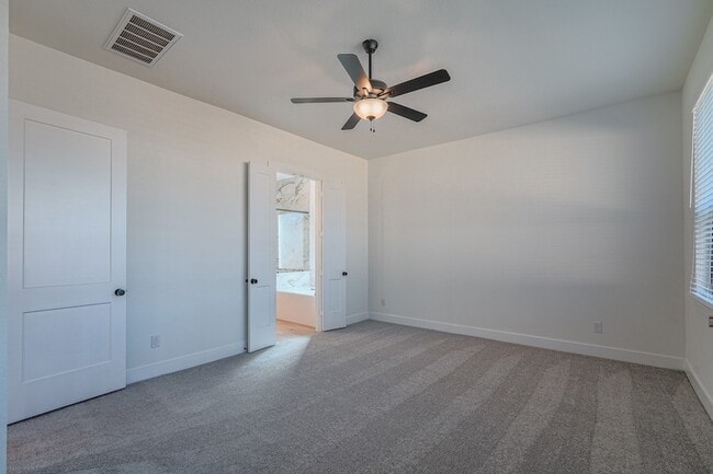 Building Photo - 564 Tawny Rim Dr