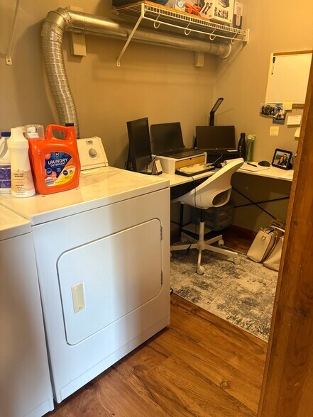 Building Photo - 119 E Welcome Ave