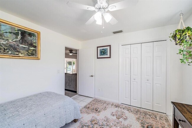 Building Photo - 1001 Grovewood Ct