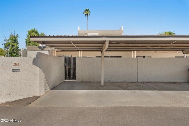 Building Photo - 7803 E Vernon Ave