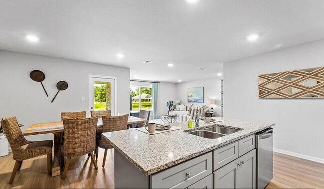 Building Photo - 10652 Paget Dr W