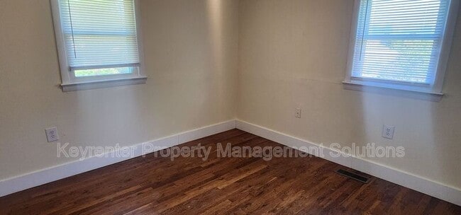 Building Photo - 813 Highland Ave