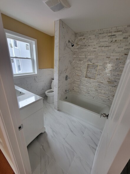 Building Photo - 33 Hamilton St