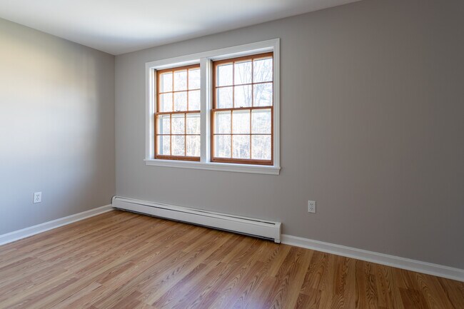 Building Photo - 4 Pheasant Ct