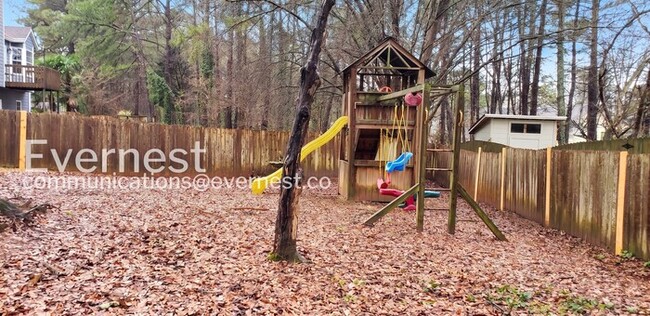 Building Photo - 3 bed/2.5 bath Spacious Home with Fenced Yard and Attached Garage! Coming Soon