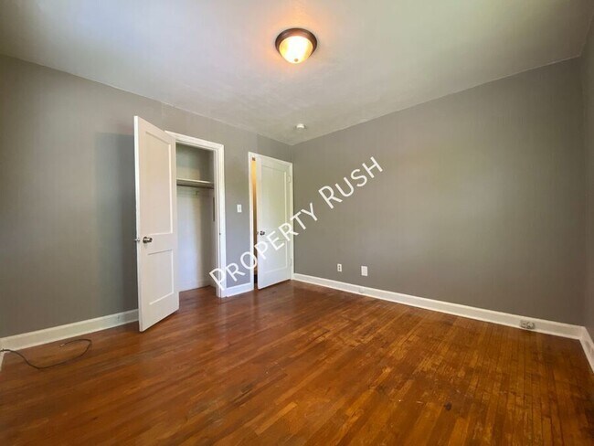 Building Photo - 1503 Pin Oak Dr
