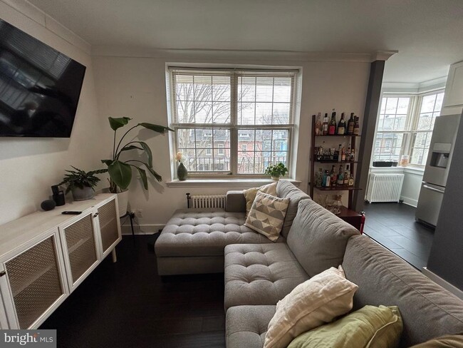 Building Photo - 939 Longfellow St NW