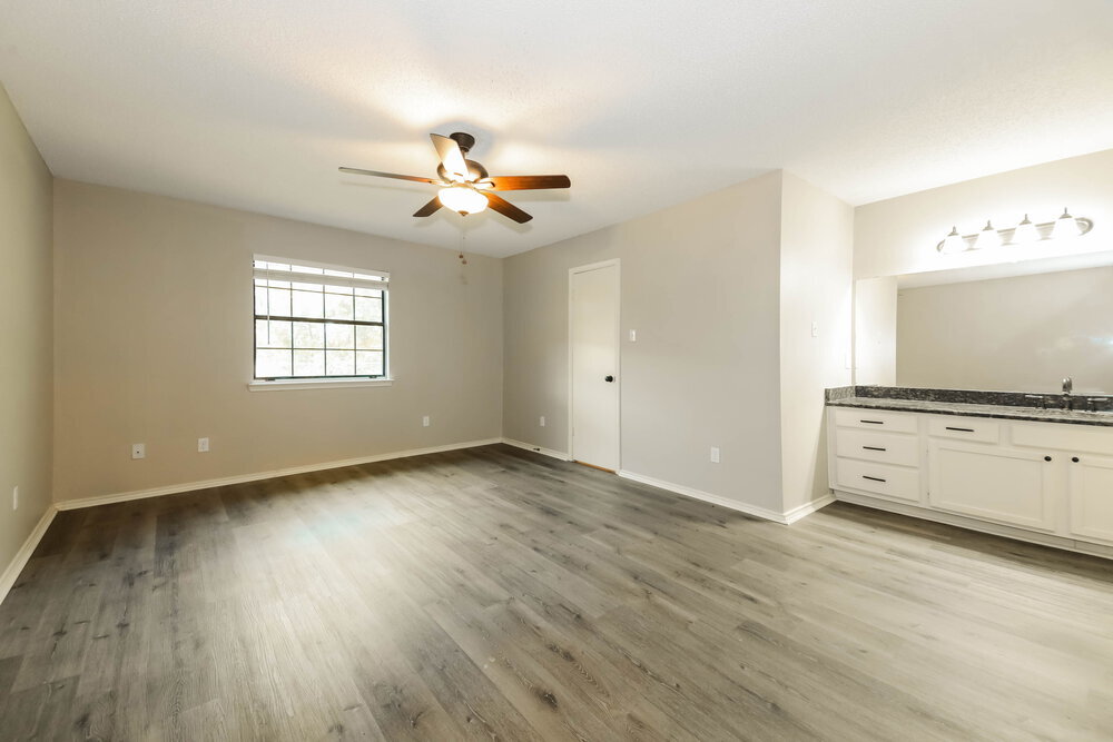 Building Photo - 7618 Creek Wood Dr