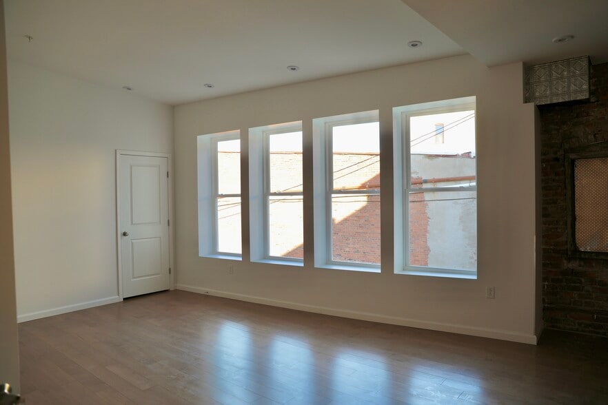 Building Photo - 439 N Salina St