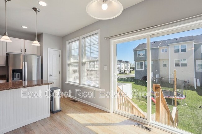 Building Photo - 15 Britania Ct