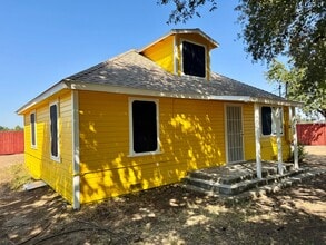 Building Photo - Charming Country Retreat Surrounded by Orc...