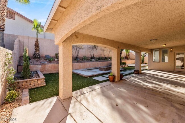 Building Photo - 2267 Alanhurst Dr