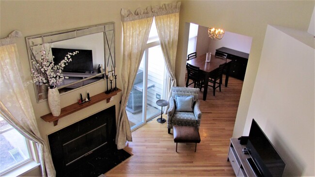 Building Photo - 1542 E Chivalry Ct