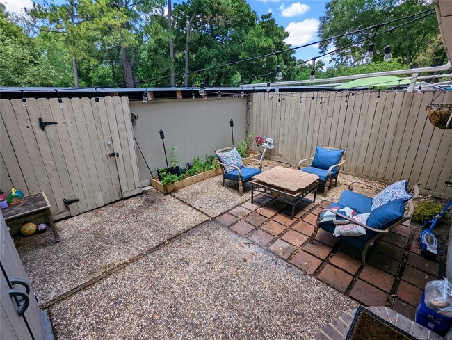 Building Photo - 13374 Trail Hollow Dr