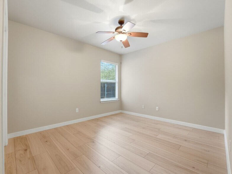 Building Photo - 1004 Downridge Dr