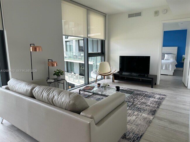 Building Photo - 121 NE 34th St