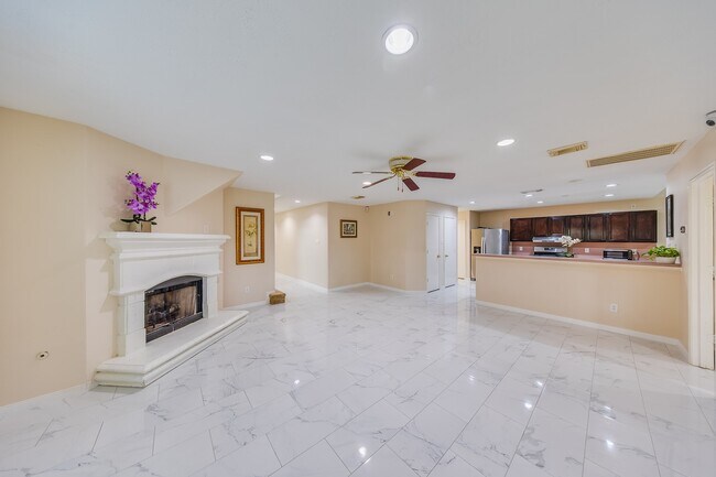 Building Photo - 6515 Autumn Thistle Dr