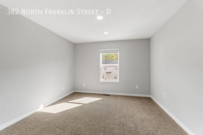 Building Photo - 382 N Franklin St