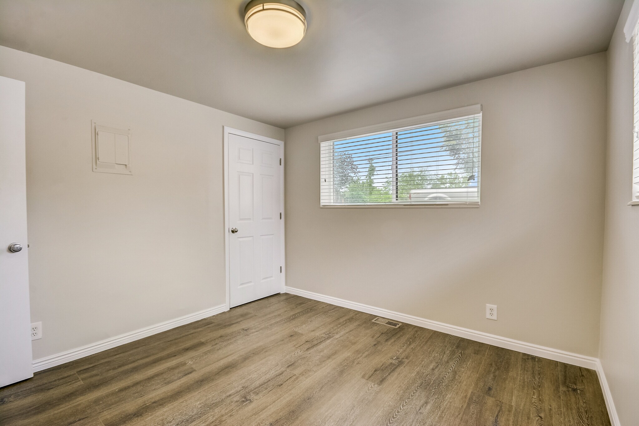 2nd bedroom - 554 S Douglas St