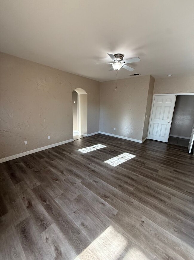 Building Photo - Elegant 3-Bedroom Home in Seven Oaks