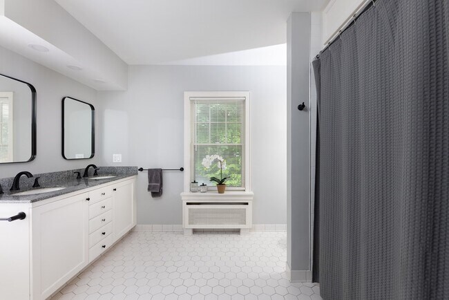 Building Photo - 17 Willow St