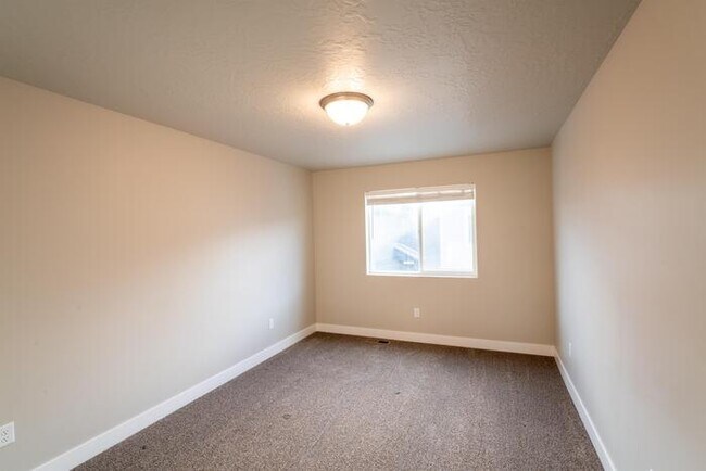 Building Photo - 8676 N Shadow Creek Alley