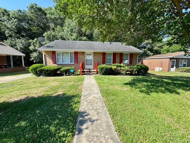 Building Photo - The Home You’ve Been Searching For!