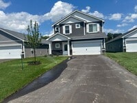 Building Photo - 3 Bed +Den Nearly Brand New $2350