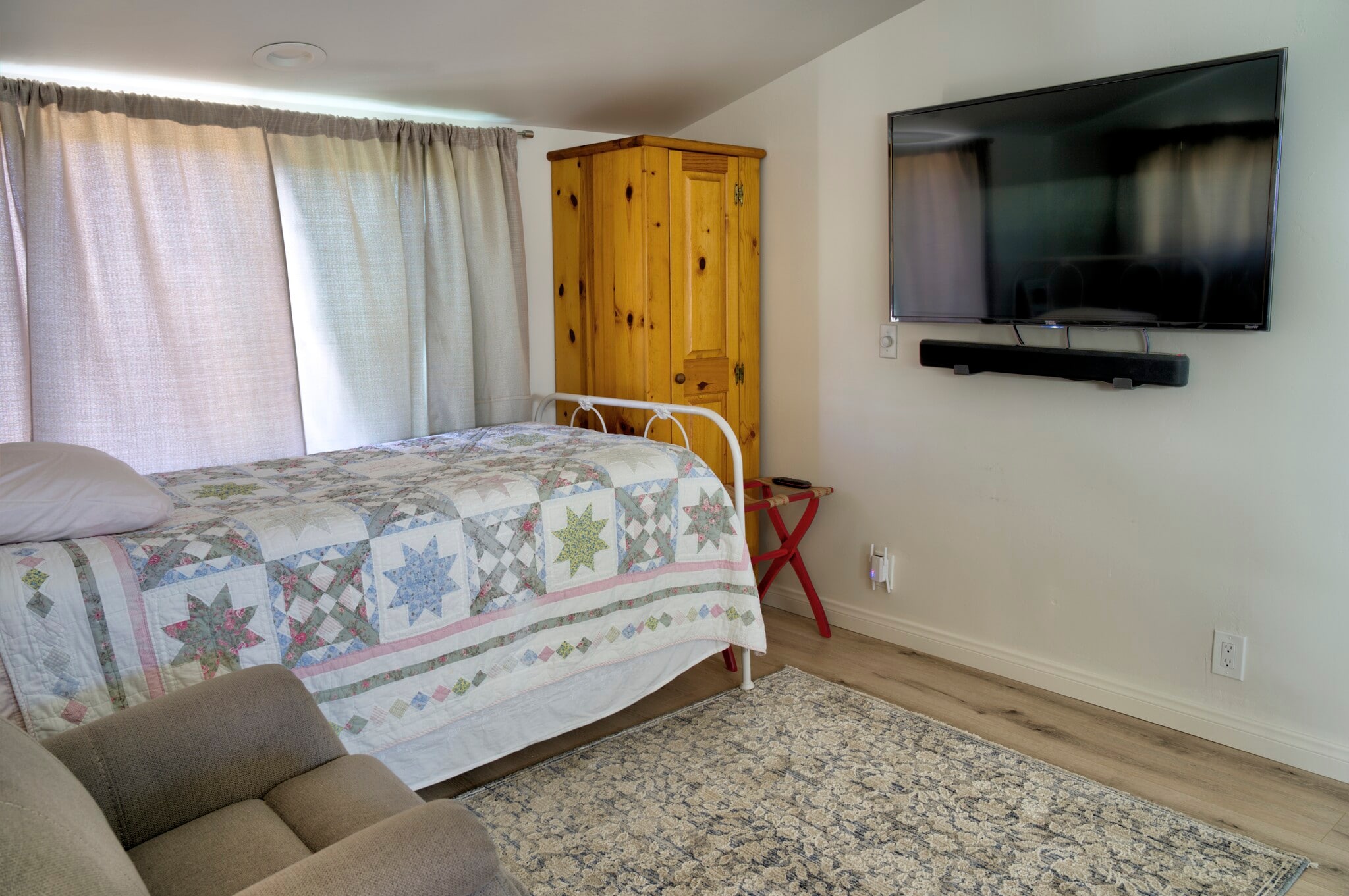 Optional Twin Bed or Queen - 5935 Redondo Dr