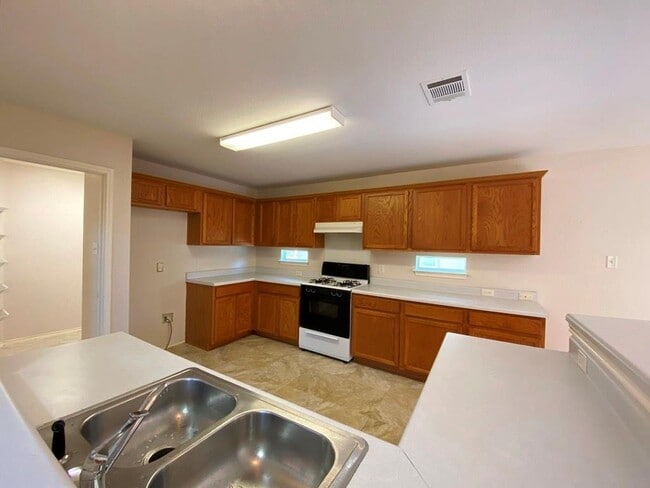 Building Photo - 145 Strawn