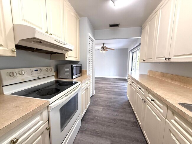 Building Photo - 16394 Pimlico Dr E