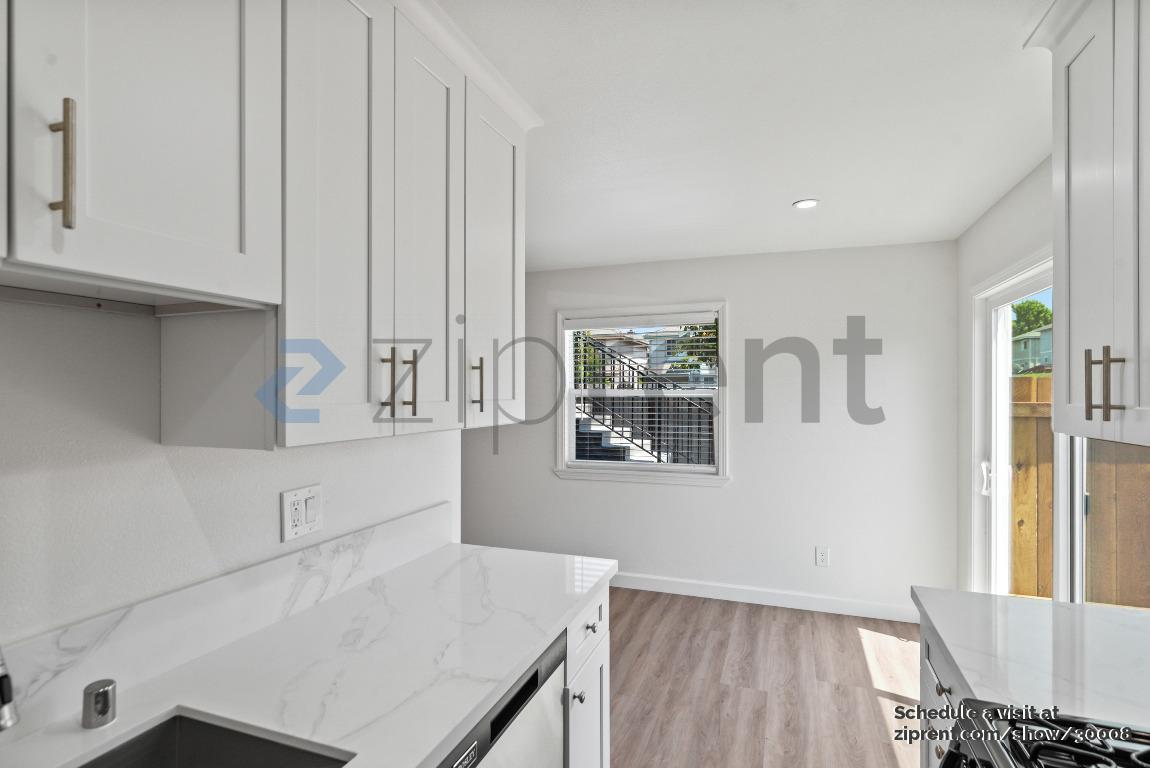 Building Photo - Unit