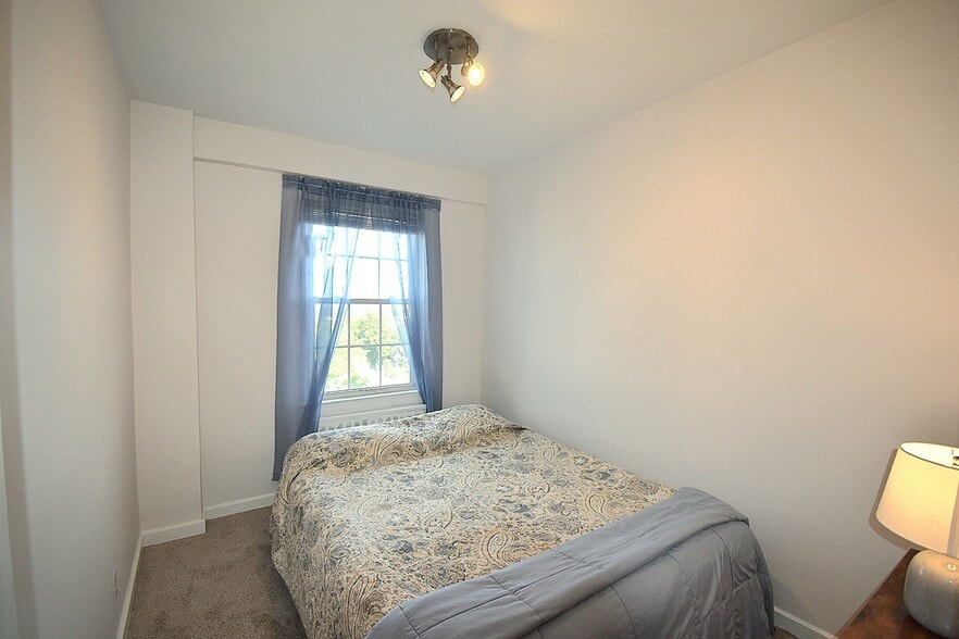 Bedroom - 5 Roosevelt Pl