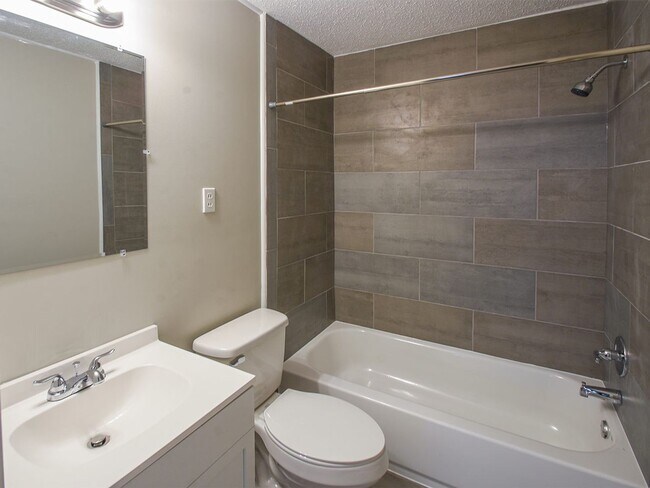 Building Photo - UPDATED 3 bed, 1 bath near U of M.