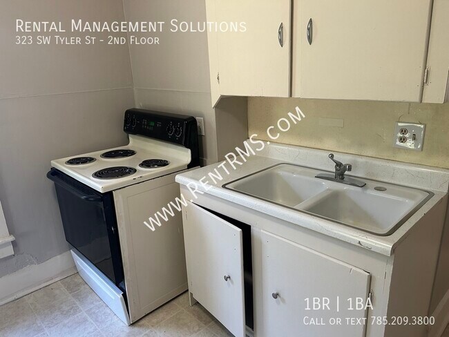 Building Photo - 323 SW Tyler St 2nd Floor- 1BED/1 BATH