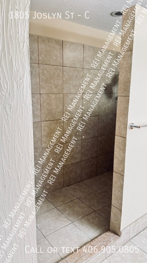 Building Photo - 1805 Joslyn St