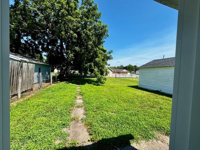 Building Photo - Newly Remodeled Home for Rent in Moline