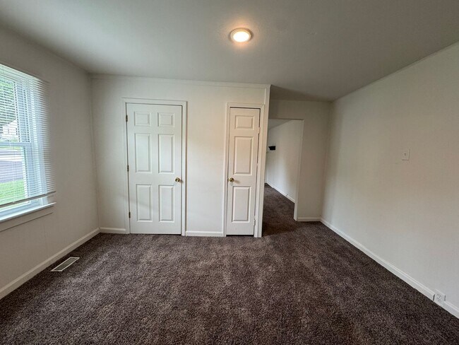 Building Photo - Studio Apartment includes washer / dryer