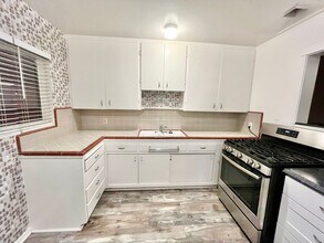 Building Photo - Charming Upstairs 1-Bedroom Apartment in South Park!