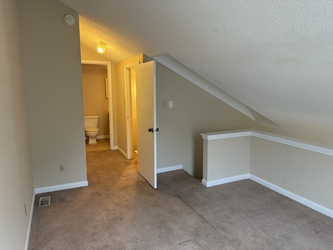 Building Photo - 505 63rd Ave N