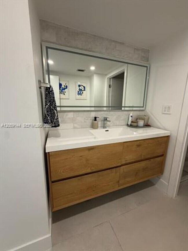 Building Photo - 2333 Brickell Ave