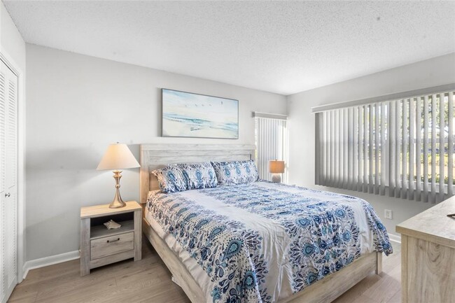 Building Photo - 7193 W Country Club Dr N