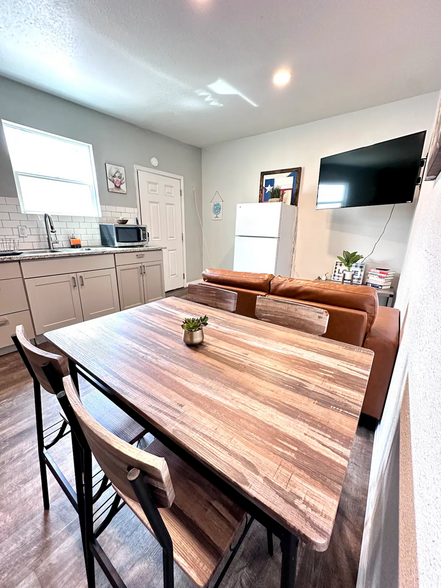 Full Kitchen with Dining Table - 3827 Monroe Ave